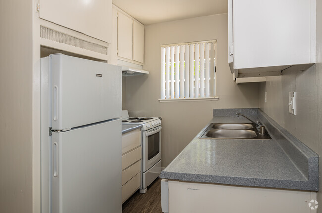 2BR, 1.5BA - 984SF - Walnut Oaks Apartments