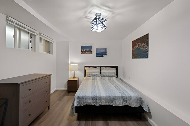 Building Photo - 56 Neptune St