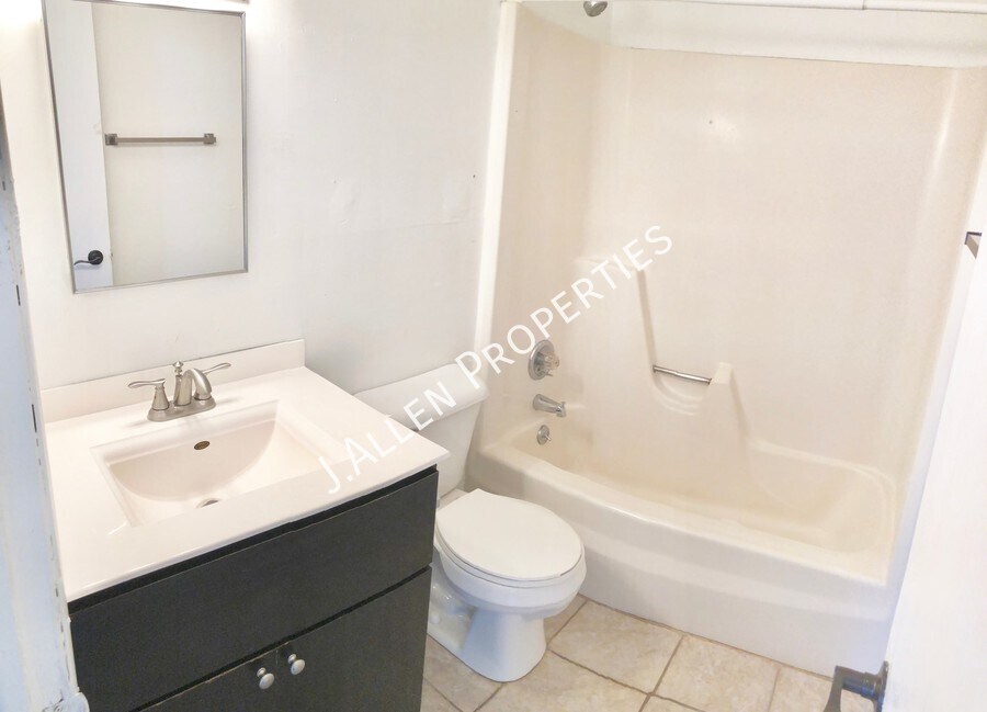 113 Gold Strike Dr Unit 2, Norfolk, NE 68701 Room for Rent in Norfolk