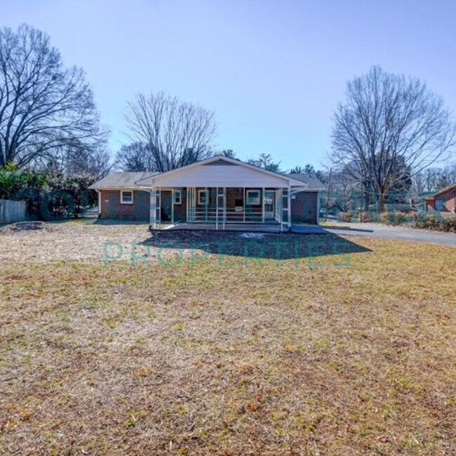 Foto del edificio - 1465 Brookwood- 4 BR,2 Bth house
