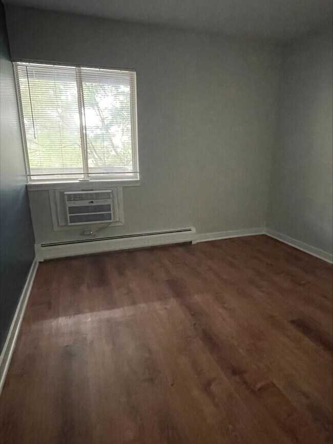Building Photo - 1813 Hemlock Pl