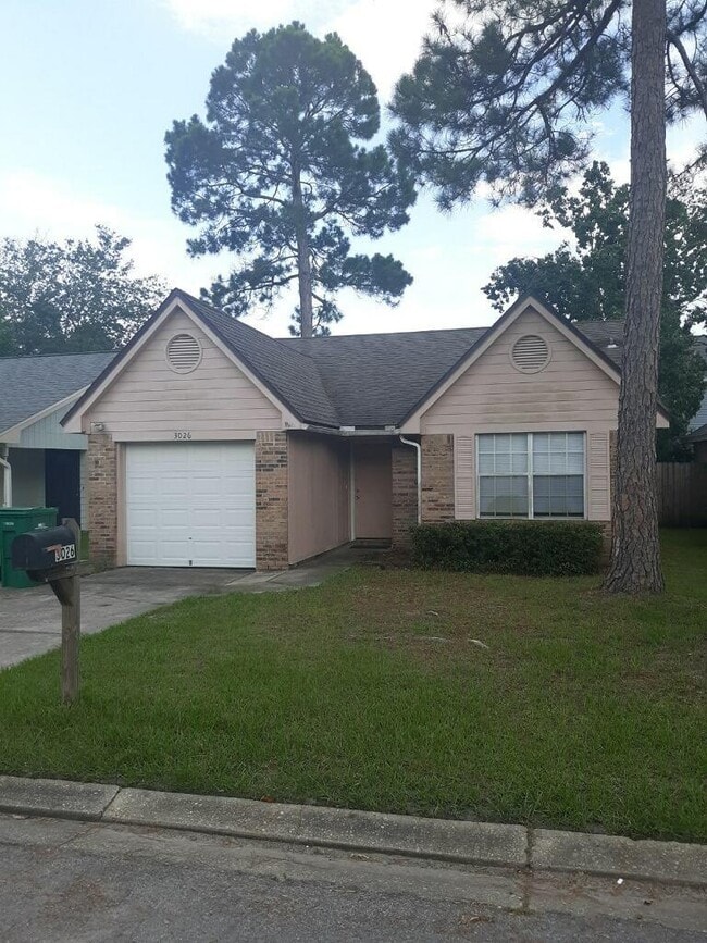 Building Photo - 3026 Yorktown Cir