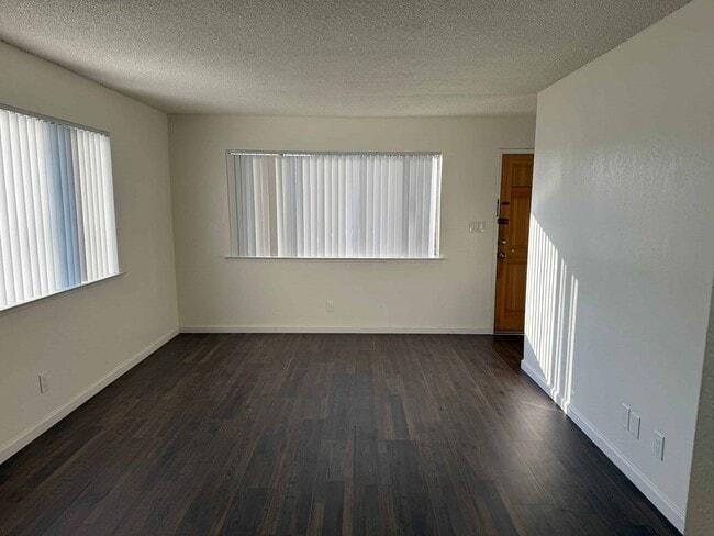 Building Photo - Eastview Apartments