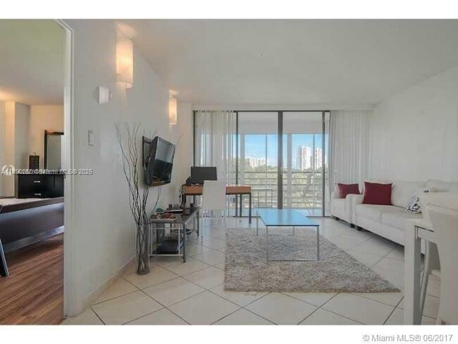 Foto del edificio - 20400 W Country Club Dr