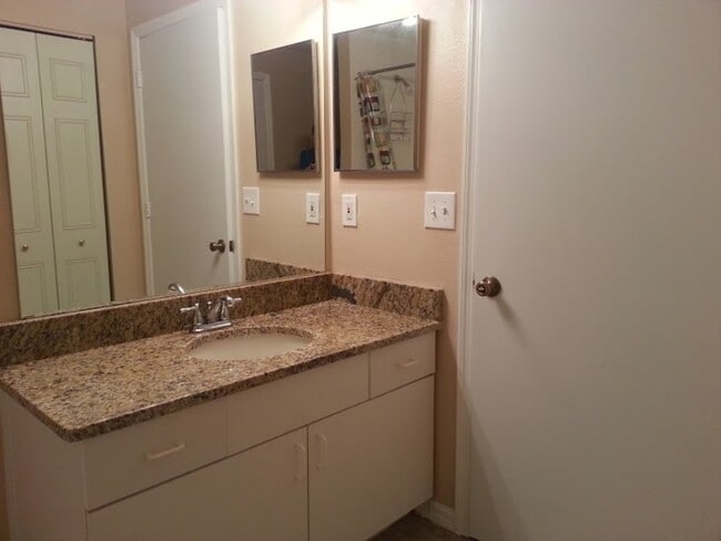 Foto del edificio - 5572 Metrowest Blvd