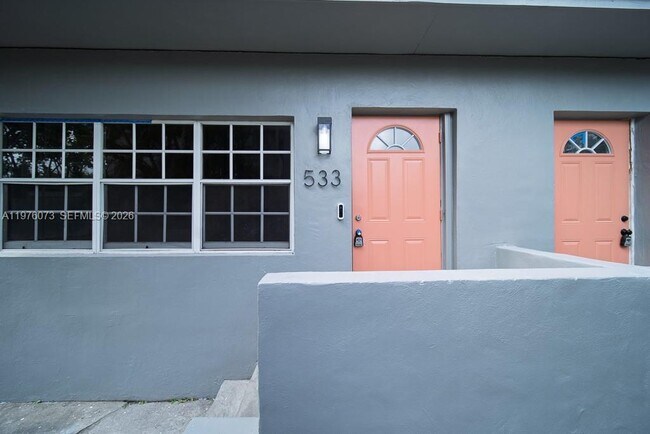 Foto del edificio - 533 NE 67th St