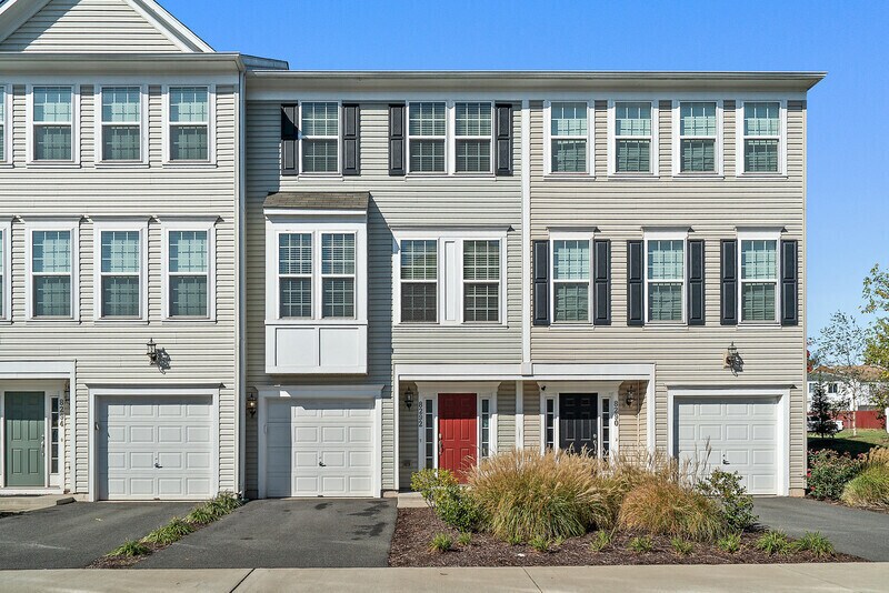 Foto principal - 8292 Heritage Crossing Ct