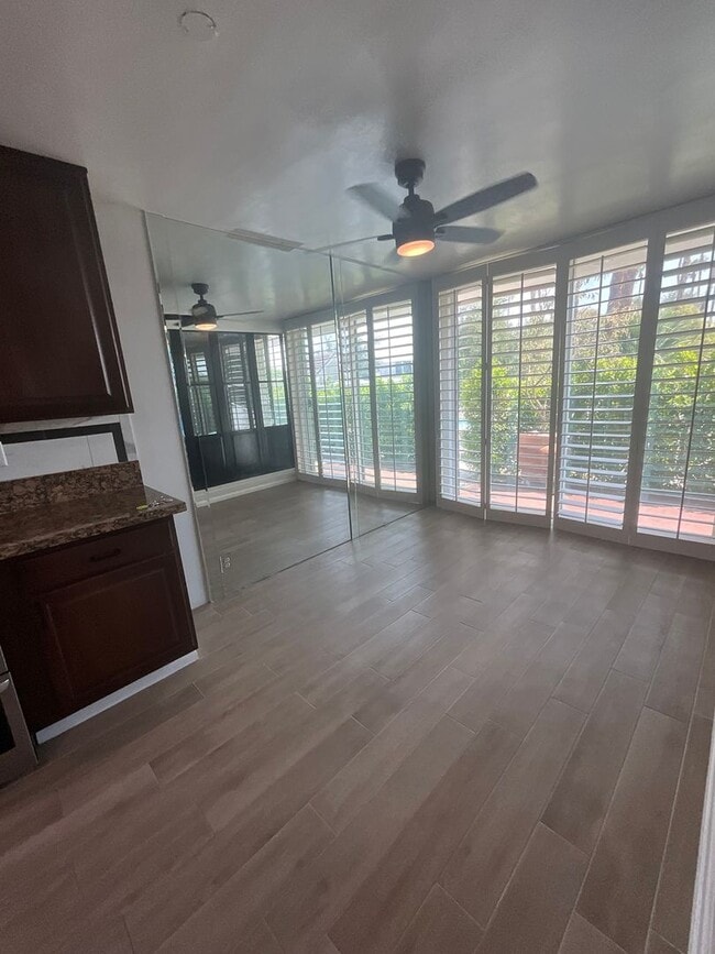 Building Photo - Great location in Rancho Mirage