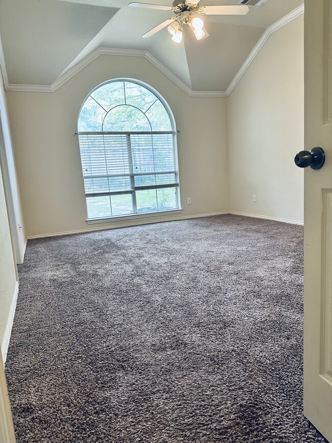 Foto del edificio - 2805 Glen Hollow Dr