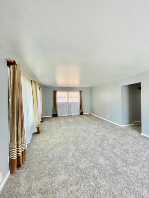 Building Photo - 995 Stanger Ave