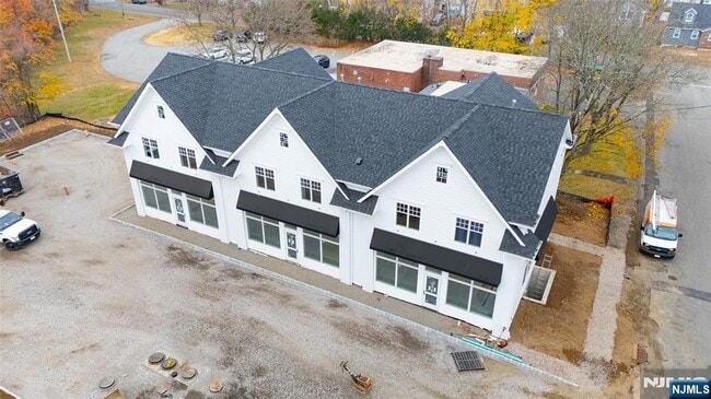 Building Photo - 445 Ramapo Valley Rd