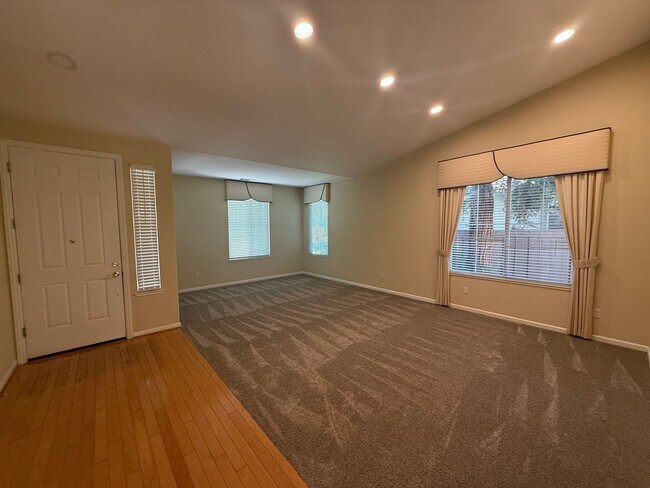 Building Photo - 661 Vintage Valley Dr