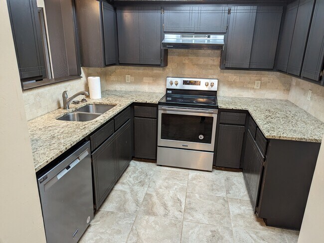 Foto del edificio - 9021 N Rockwell Dr