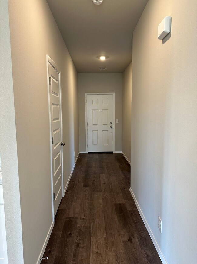 Foto del edificio - Brand-new 3 bedroom, 2 bath home located in historic Claremore