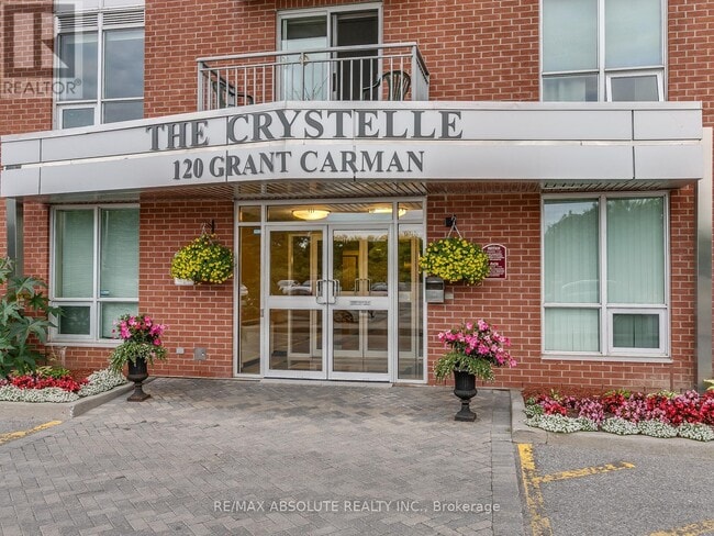 Photo du bâtiment - 120-1120 Grant Carman Dr