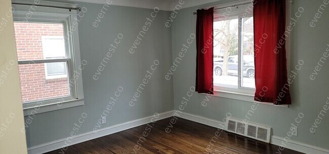 Foto del edificio - 2934 N Alexander Ave