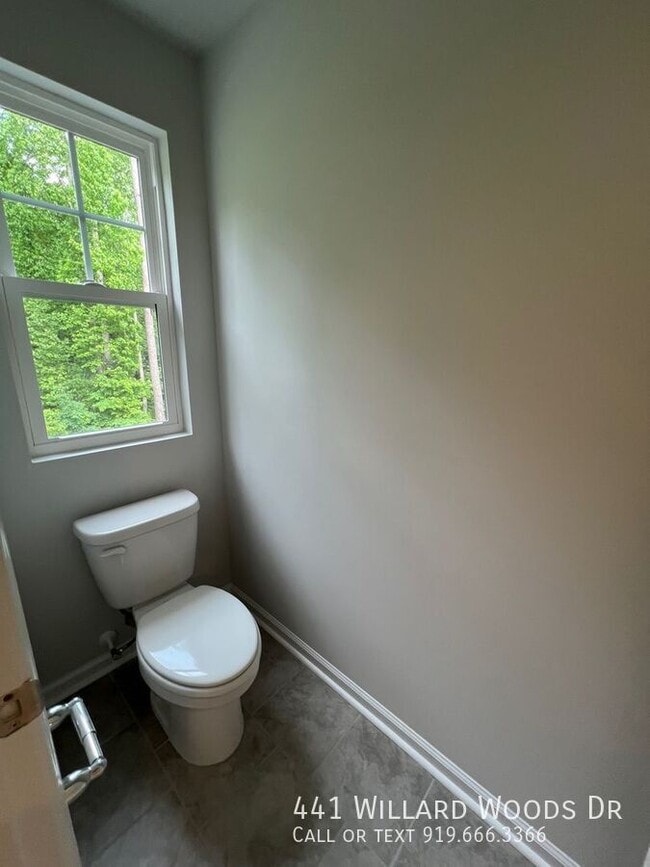 Foto del edificio - 441 Willard Wds Dr