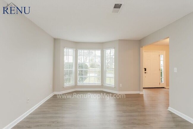 Building Photo - Now available 4 bedrooms 2.5 baths