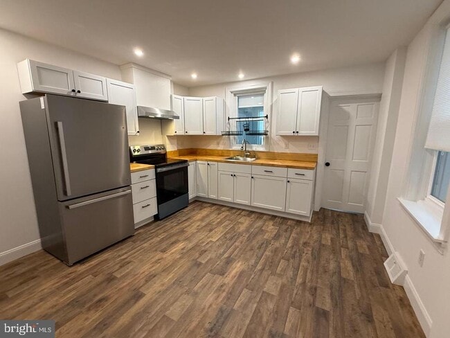 Building Photo - 601 Hawley St