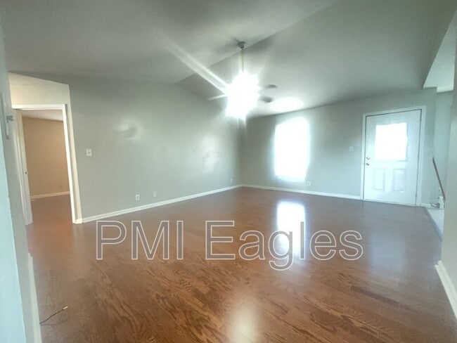 Building Photo - 102 Milard Ct