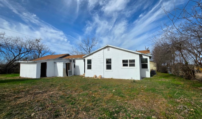 Foto del edificio - 2001 Old Ballinger Hwy