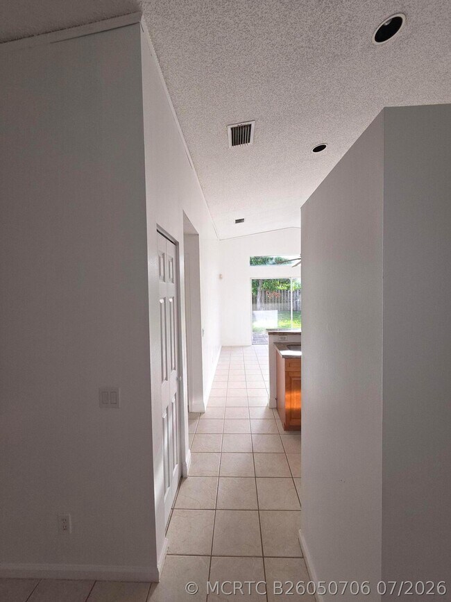 Foto del edificio - 7093 Middlebury Dr