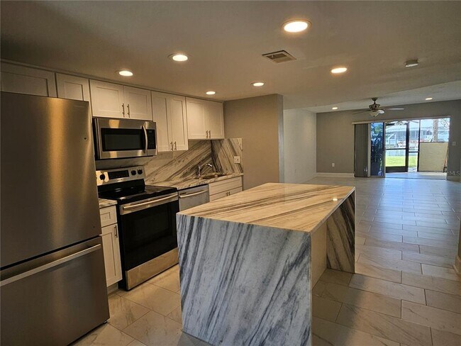 Foto del edificio - 1028 Apollo Beach Blvd