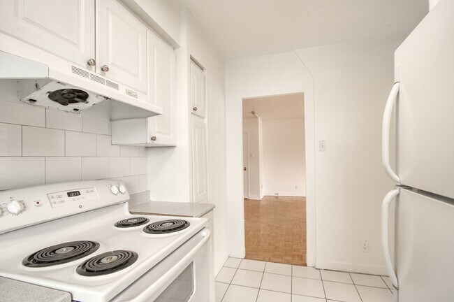 Building Photo - 3555 Chem. de la Côte-des-Neiges