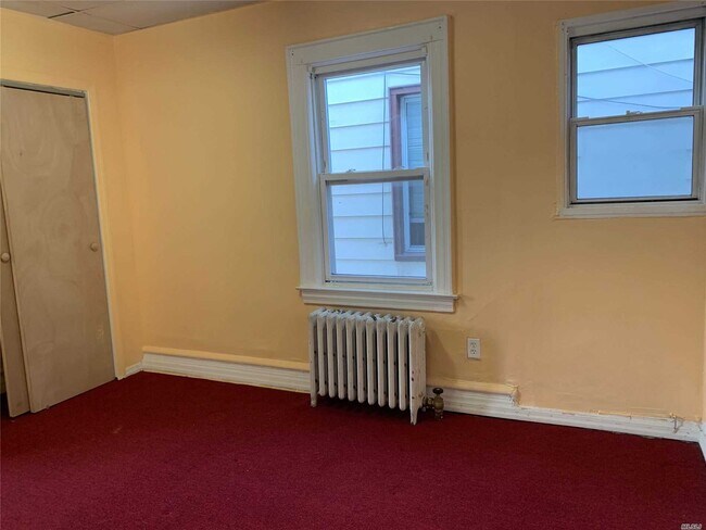 Building Photo - 93-10 74th Pl