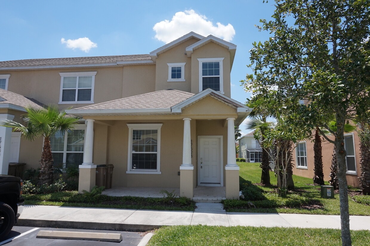 Primary Photo - Spacious 3 Bed 3 Bath Townhome with Pool