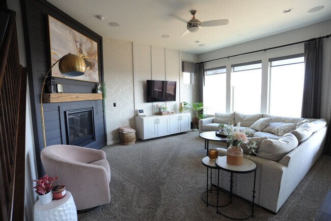 Sala de estar - 6680 Mariposa St