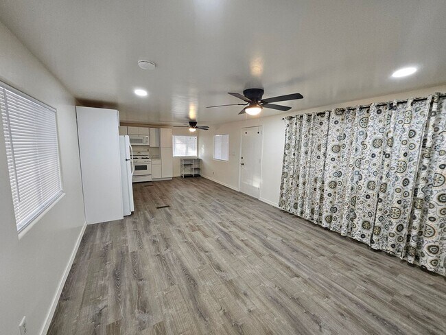 Foto del edificio - Newly Remodeled Singlewide Mobile in Bullh...