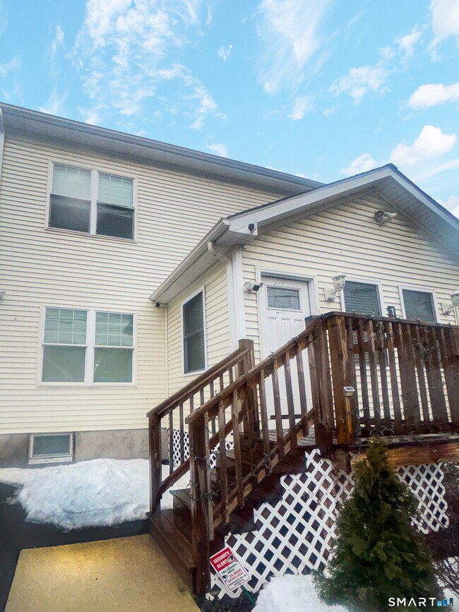 Building Photo - 1042 Iranistan Ave