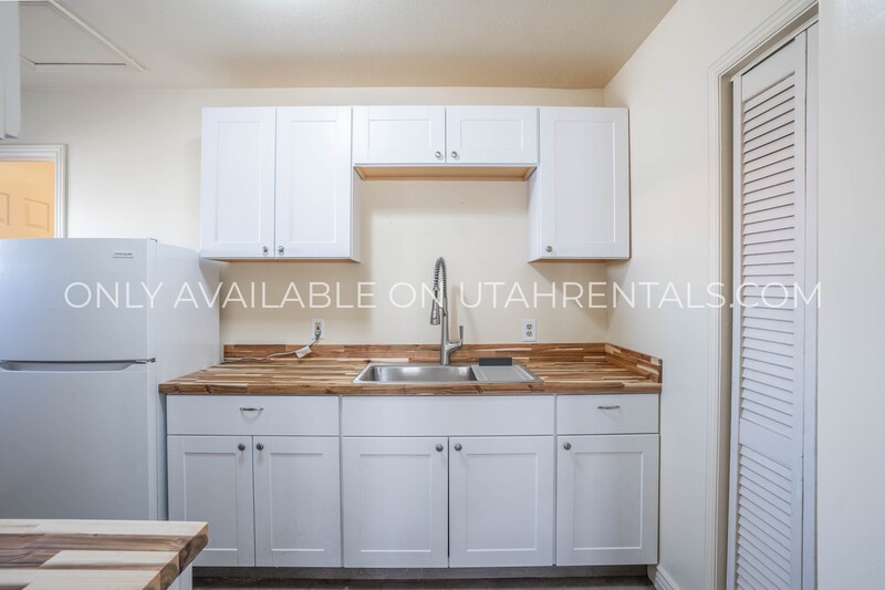 Foto principal - 2793 S State St