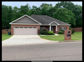 Building Photo - 400 Valley Chase Dr