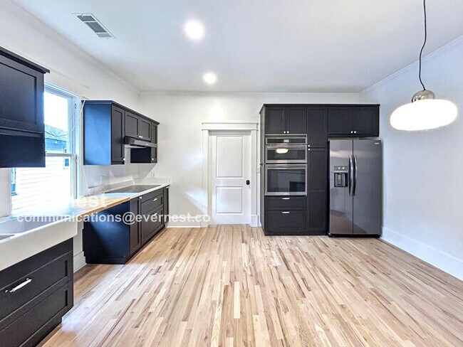 Foto del edificio - 816 Brookline St SW