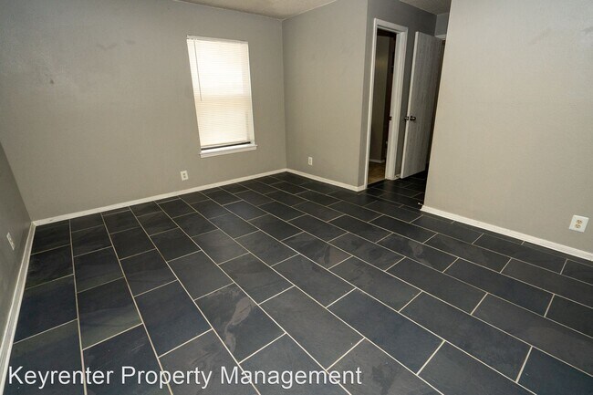 Foto del edificio - 1 br, 1 bath House - 2421 E 87th St - Unit...