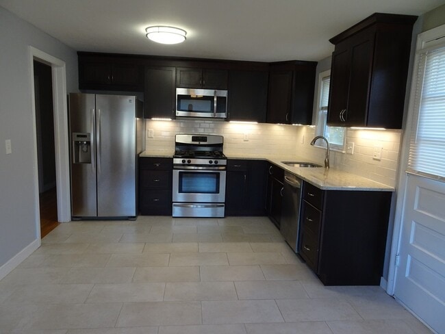 Building Photo - 2 Lantern Ln