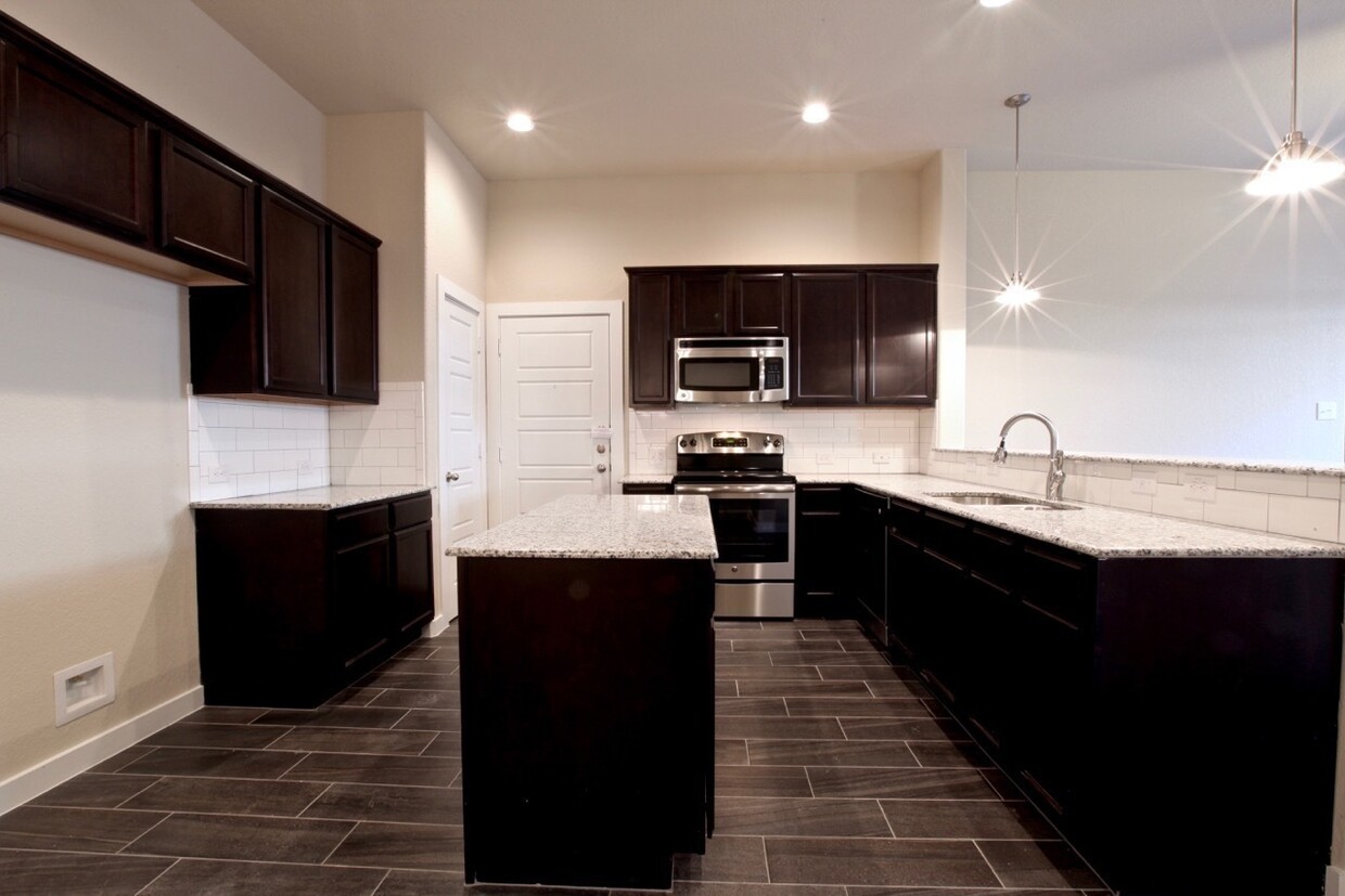 Building Photo - LUXURY 2 STORY DUPLEX LOCATED IN MIDLOTHIA...