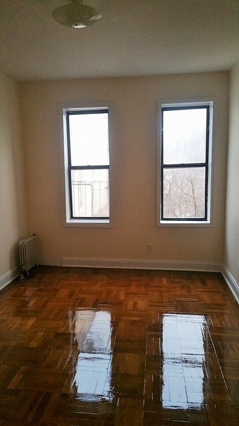Primary Photo - 1084 New York Ave