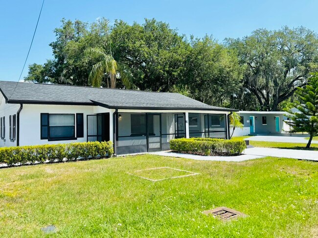 Building Photo - 1135 Largo Dr