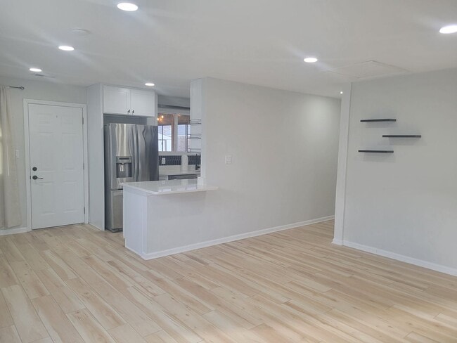 Building Photo - Lovely 3 BR/1 BA Single-Family Home in Gle...