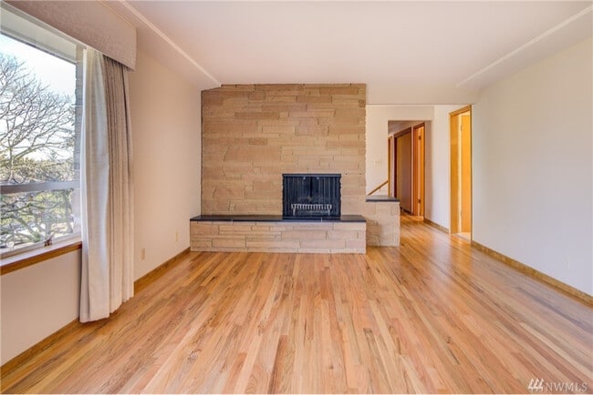 Foto del edificio - 1811 N 147th St