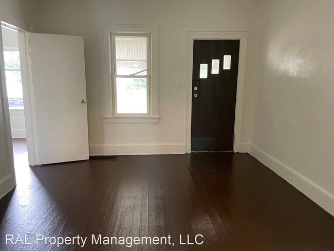 Foto del edificio - 3 br, 1 bath House - 6812 Hosmer Ave