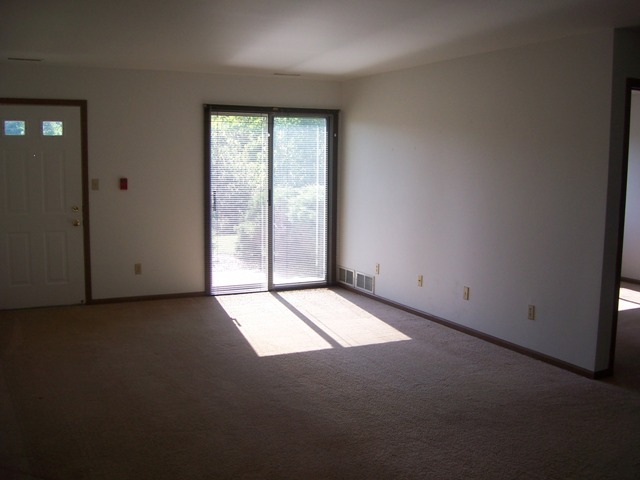 Building Photo - 307 Meadowview Ct