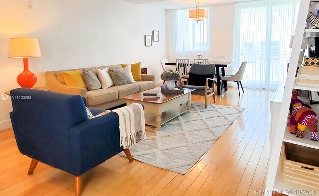 Building Photo - 7800 Collins Ave