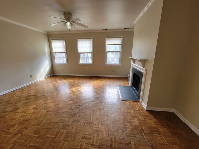 Foto del edificio - Spacious and Bright 2-level 1 BR in Adams Morgan