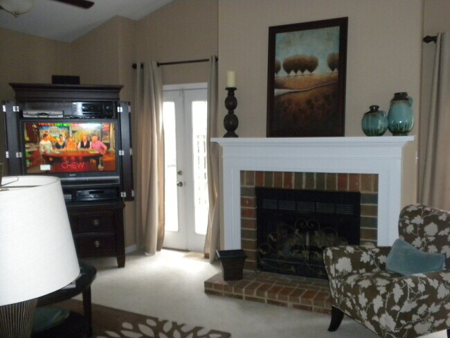 Living room - 3806 Selwyn Farms Ln