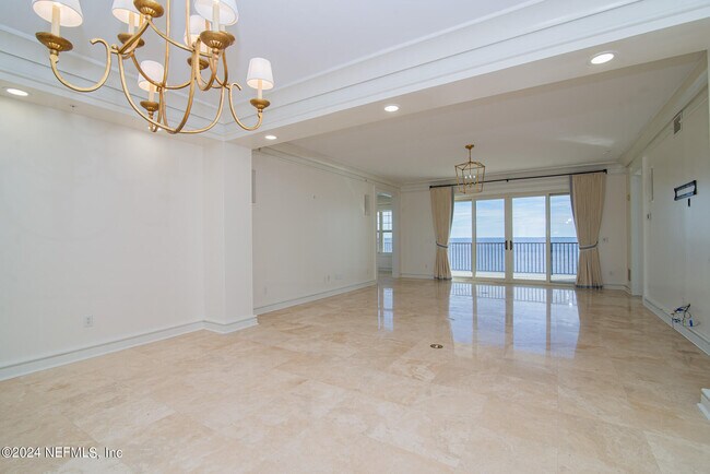 Foto del edificio - 2358 Riverside Ave