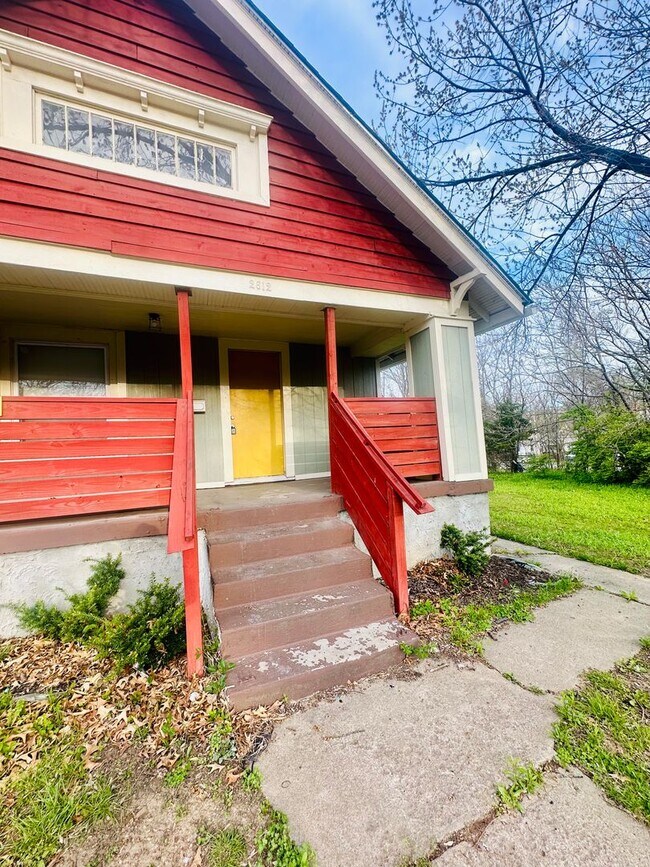 Foto del edificio - 2612 Indiana Ave